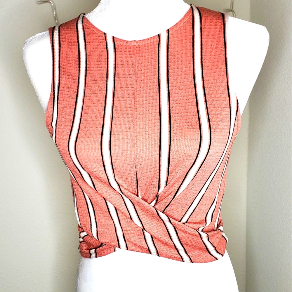 Love tree crop shirt. Size medium